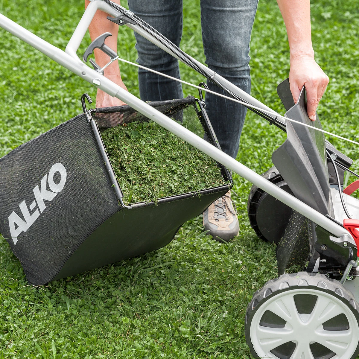 AL-KO EASY 4.20 P-S Push Petrol Lawn Mower 6 AL-KO EASY 4.20 P-S Push Petrol Lawn Mower - Image 4