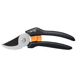 Fiskars Solid Bypass Pruner P121