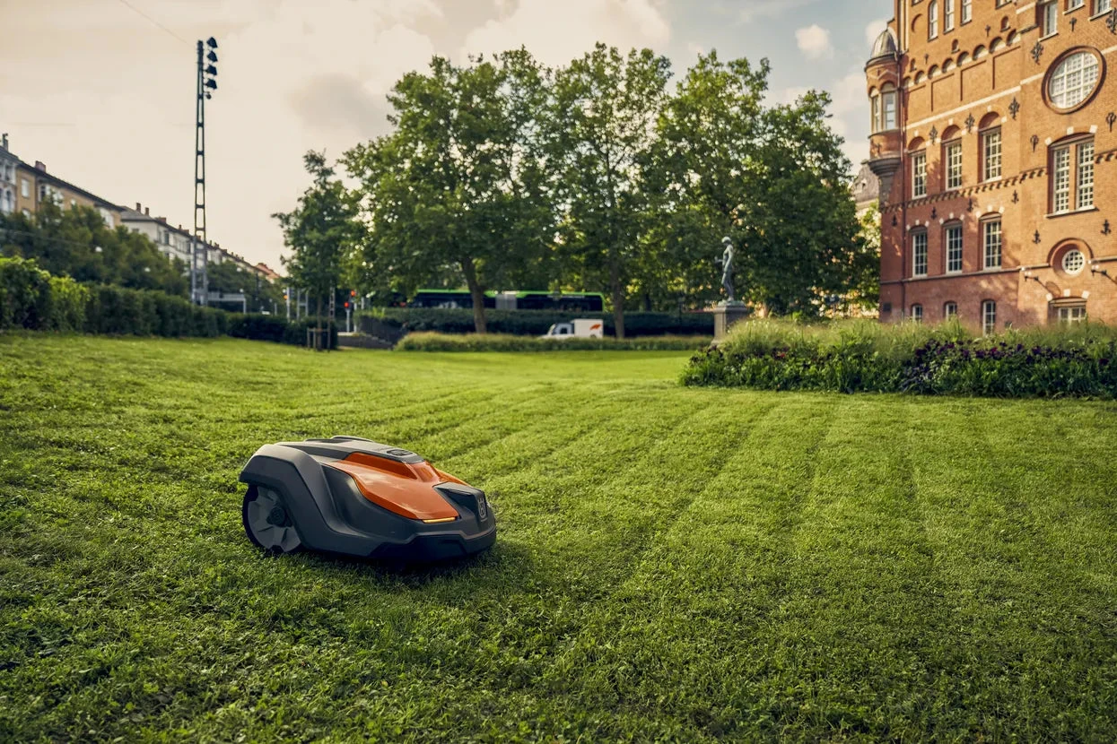 Husqvarna Automower 520 EPOS Robotic Lawn Mower 4 Husqvarna Automower 520 EPOS Robotic Lawn Mower - Image 2